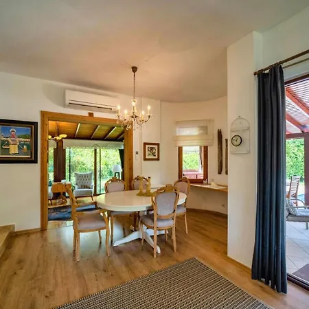 Green Centrally Located With Pool In Gocek Fethiye ホテル